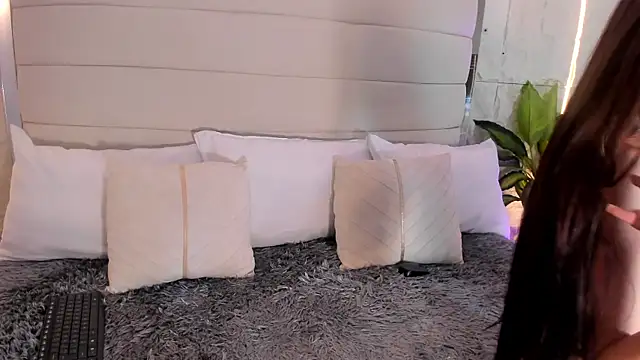 MelanieHillss online show from 02.14.26