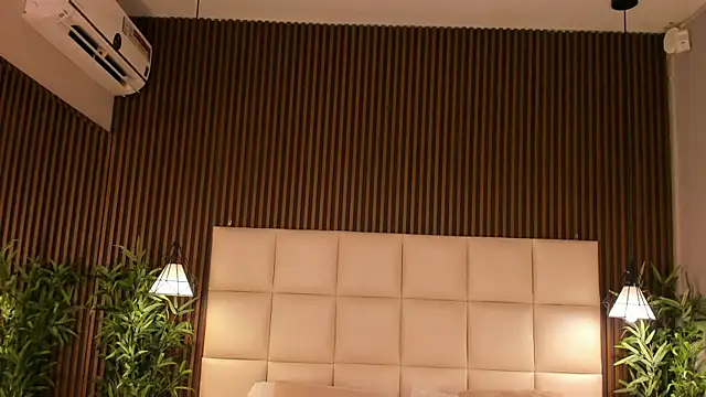 MelanieHillss online show from 04.07.26