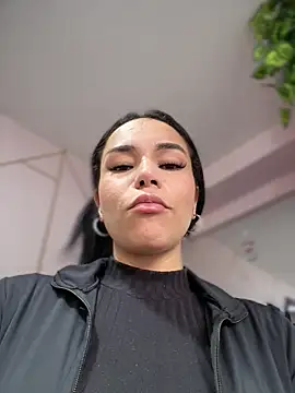 Naatalia online show from 11.27.25