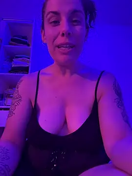 Snapshot of Lar0uch chatting on 02.22.25 Lar0uch online show from 02.22.25