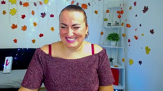 Snapshot of DianaMGG chatting on 12.02.25 DianaMGG online show from 12.02.25