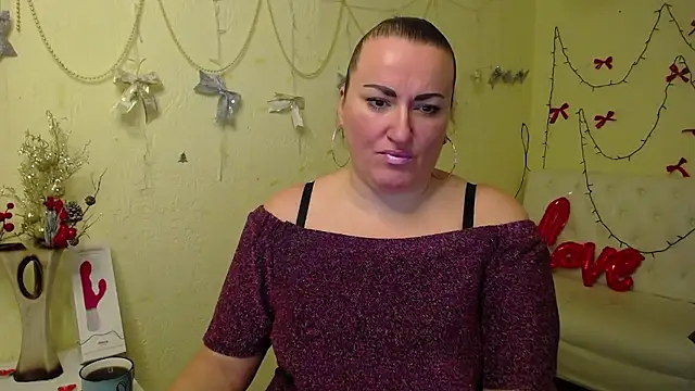 Snapshot of DianaMGG chatting on 01.13.26 DianaMGG online show from 01.13.26