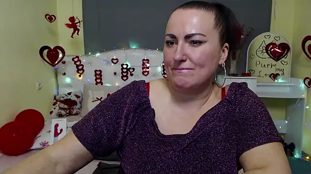 Snapshot of DianaMGG chatting on 02.05.26 DianaMGG online show from 02.05.26