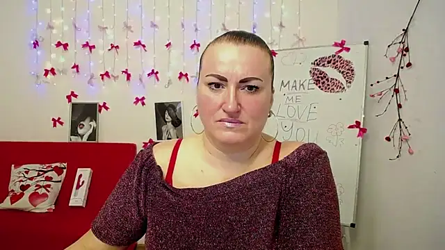 Snapshot of DianaMGG chatting on 02.27.26 DianaMGG online show from 02.27.26