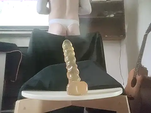 Snapshot of MystiqueRider chatting on 10.06.25 MystiqueRider online show from 10.06.25