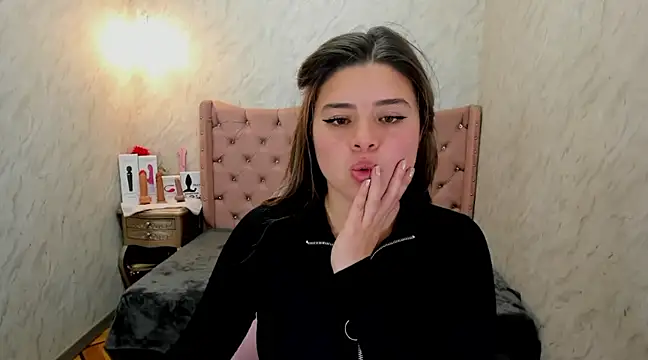 Snapshot of Lianngrace chatting on 02.22.25 Lianngrace online show from 02.22.25