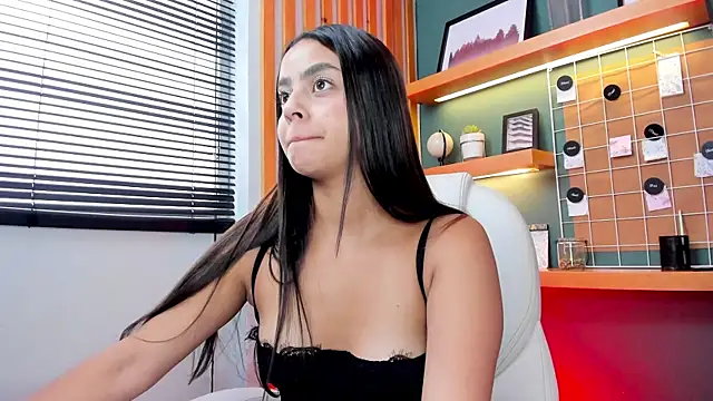 Bella walker  online show from 10.11.25