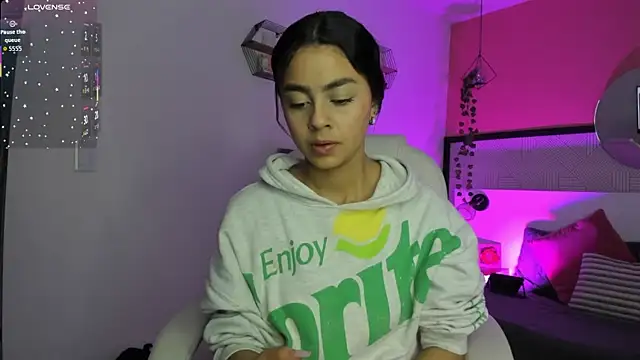 Bella walker  online show from 03.24.26