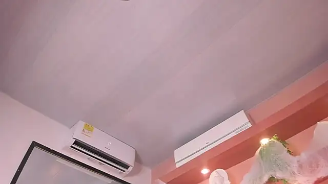 SofiaBennett  online show from 11.04.25