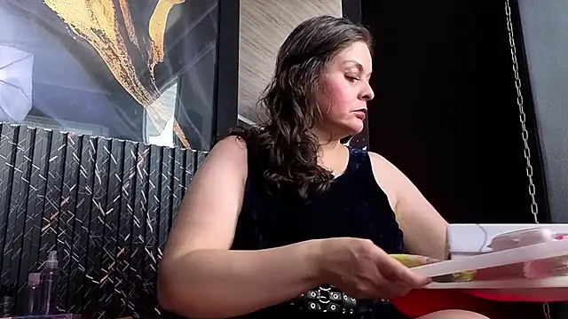 AmandaKovich online show from 04.14.26