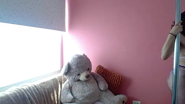 Snapshot of morahaze chatting on 12.17.24 morahaze online show from 12.17.24