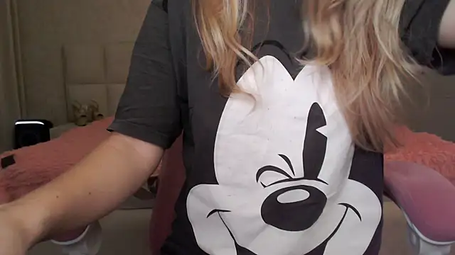 Snapshot of _asley_blond_ chatting on 11.25.25 asley blond online show from 11.25.25