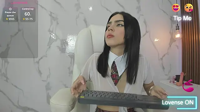 mia kurth  online show from 02.21.25