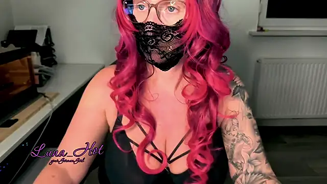 Lunalein online show from 11.20.25