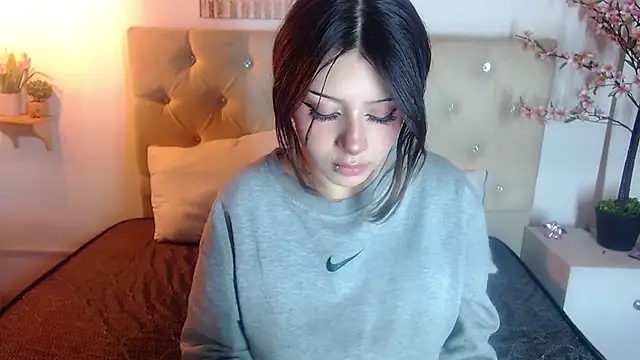 fyreandfox  online show from 11.02.25