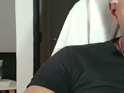 Snapshot of juniorguty chatting on 02.19.25 juniorguty online show from 02.19.25