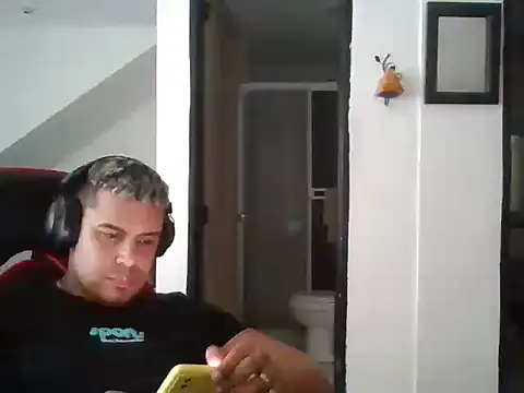 Snapshot of juniorguty chatting on 02.20.25 juniorguty online show from 02.20.25