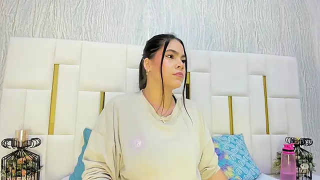 hillary uckerman  online show from 11.03.25