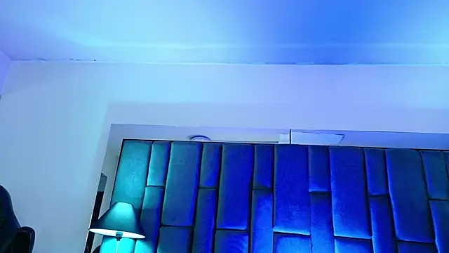 Snapshot of Aisha_Nowak chatting on 10.10.25 Aisha Nowak online show from 10.10.25