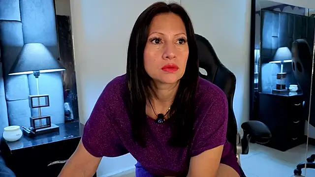 Snapshot of Aisha_Nowak chatting on 11.07.25 Aisha Nowak online show from 11.07.25