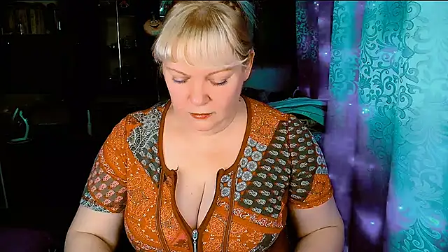 FlowerButterf online show from 12.15.25