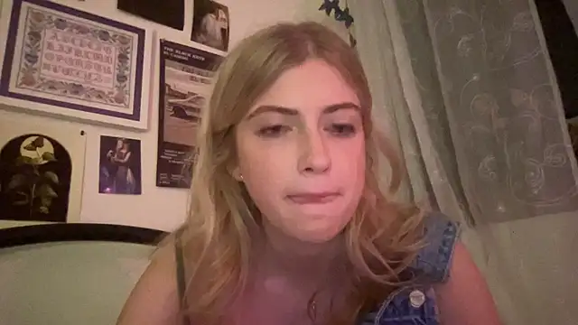 Snapshot of sinfulblonde1 chatting on 02.18.25 sinfulblonde1 online show from 02.18.25