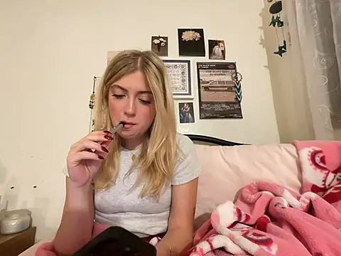 Snapshot of sinfulblonde1 chatting on 02.26.25 sinfulblonde1 online show from 02.26.25