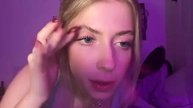 Snapshot of sinfulblonde1 chatting on 03.20.25 sinfulblonde1 online show from 03.20.25