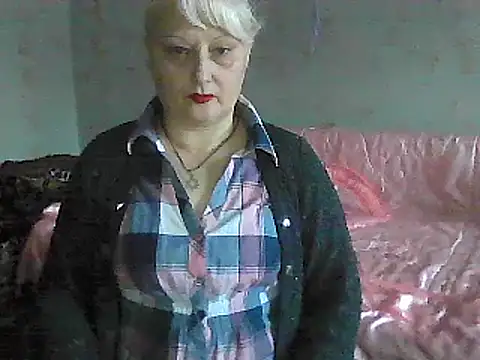 Snapshot of NikolinaBounty chatting on 02.21.25 NikolinaBounty online show from 02.21.25