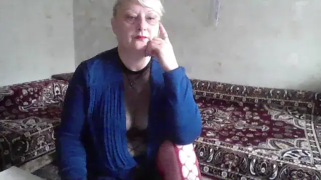 Snapshot of NikolinaBounty chatting on 10.13.25 NikolinaBounty online show from 10.13.25