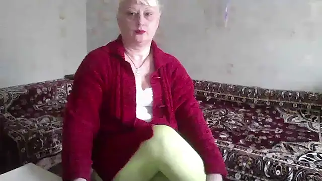 Snapshot of NikolinaBounty chatting on 10.22.25 NikolinaBounty online show from 10.22.25