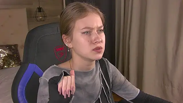 EveMundie online show from 02.15.25
