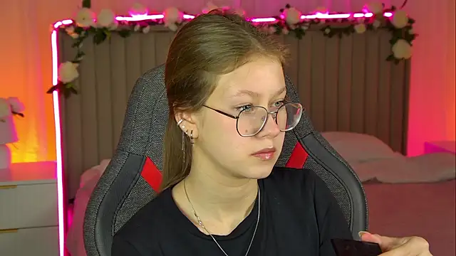 EveMundie online show from 11.07.25