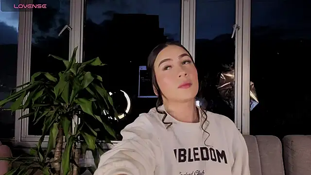 Snapshot of Ivanna_West chatting on 09.24.25 Ivanna West online show from 09.24.25