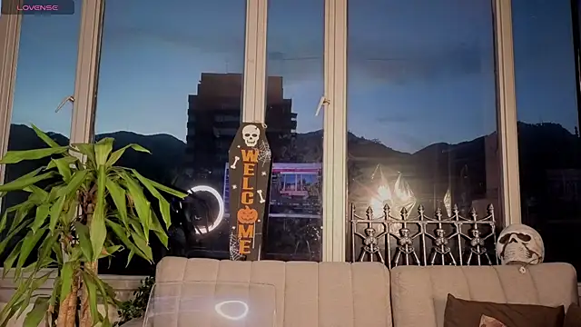 Snapshot of Ivanna_West chatting on 10.15.25 Ivanna West online show from 10.15.25