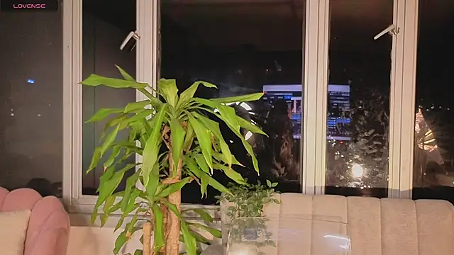 Snapshot of Ivanna_West chatting on 10.28.25 Ivanna West online show from 10.28.25