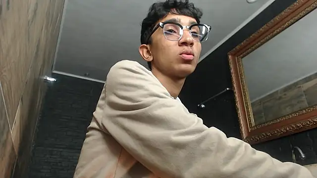 Snapshot of Martin_Linares chatting on 03.04.25 Martin Linares online show from 03.04.25