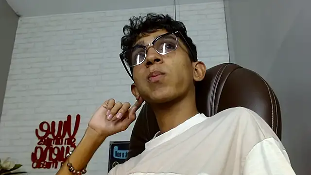 Snapshot of Martin_Linares chatting on 03.05.25 Martin Linares online show from 03.05.25