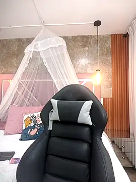 EmmaSulivan online show from 09.25.25