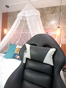 EmmaSulivan online show from 10.14.25