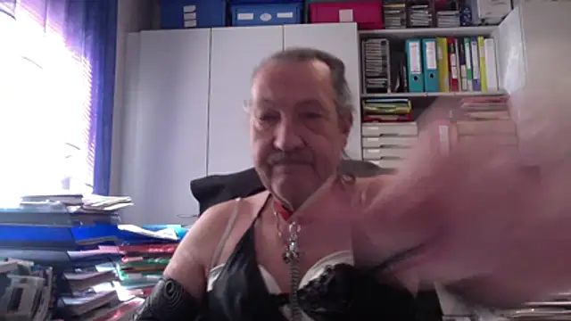 HMStraps01 online show from 03.30.26