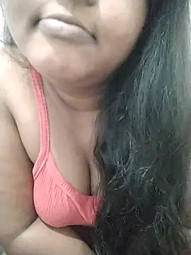 Snapshot of SLbeaty chatting on 09.18.25 SLbeaty online show from 09.18.25