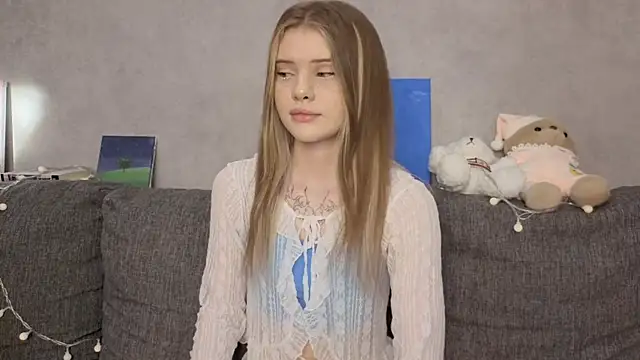 Snapshot of CarolinePepper chatting on 06.19.26 CarolinePepper online show from 06.19.26