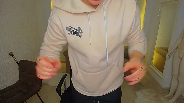 MaxKaiden online show from 11.17.25