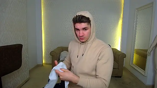 MaxKaiden online show from 02.04.26