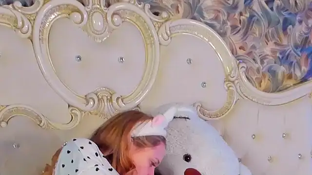 Snapshot of BECKI_VRES chatting on 03.18.25 BECKI VRES online show from 03.18.25