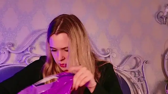 Snapshot of BECKI_VRES chatting on 10.02.25 BECKI VRES online show from 10.02.25