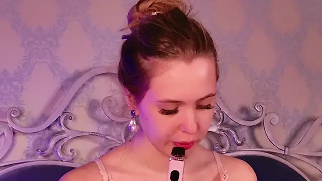 Snapshot of BECKI_VRES chatting on 10.26.25 BECKI VRES online show from 10.26.25