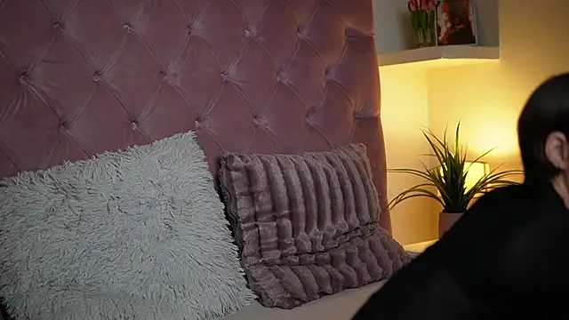 MaiaMini online show from 10.08.25