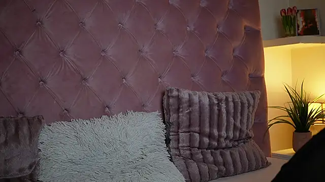 MaiaMini online show from 10.12.25